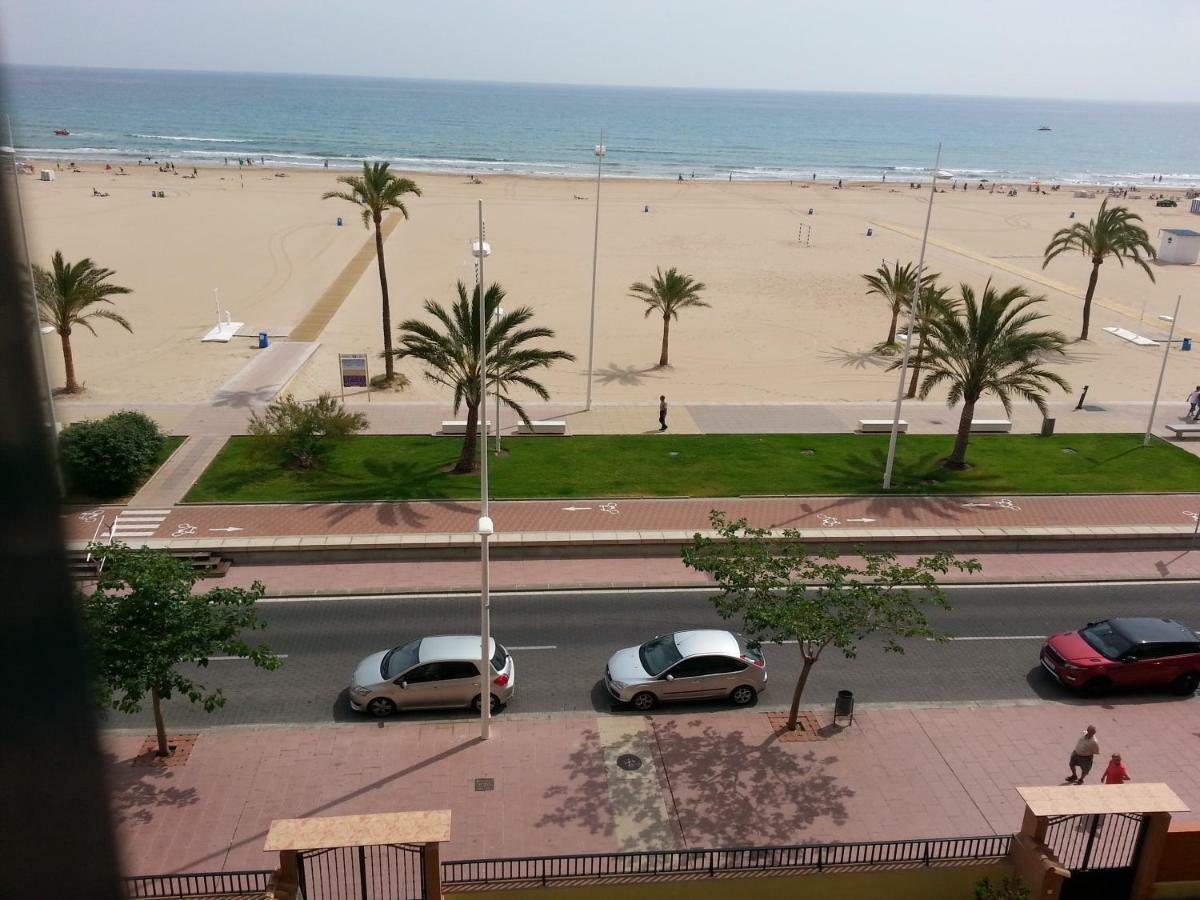 Magnificos Apartamentos Ondina En La Primera Linea De La Playa De Gandía Buitenkant foto